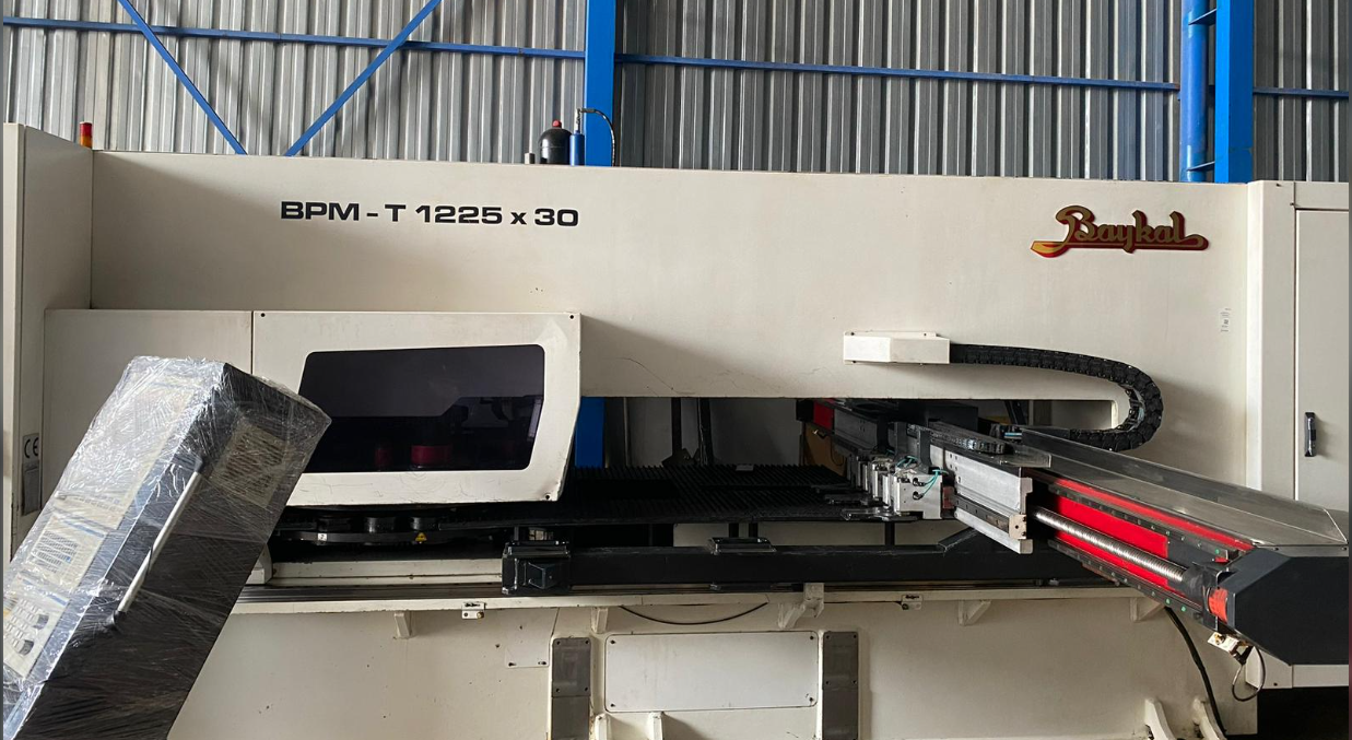Poinçonneuse à cnc Baykal BPM-T 1225x30