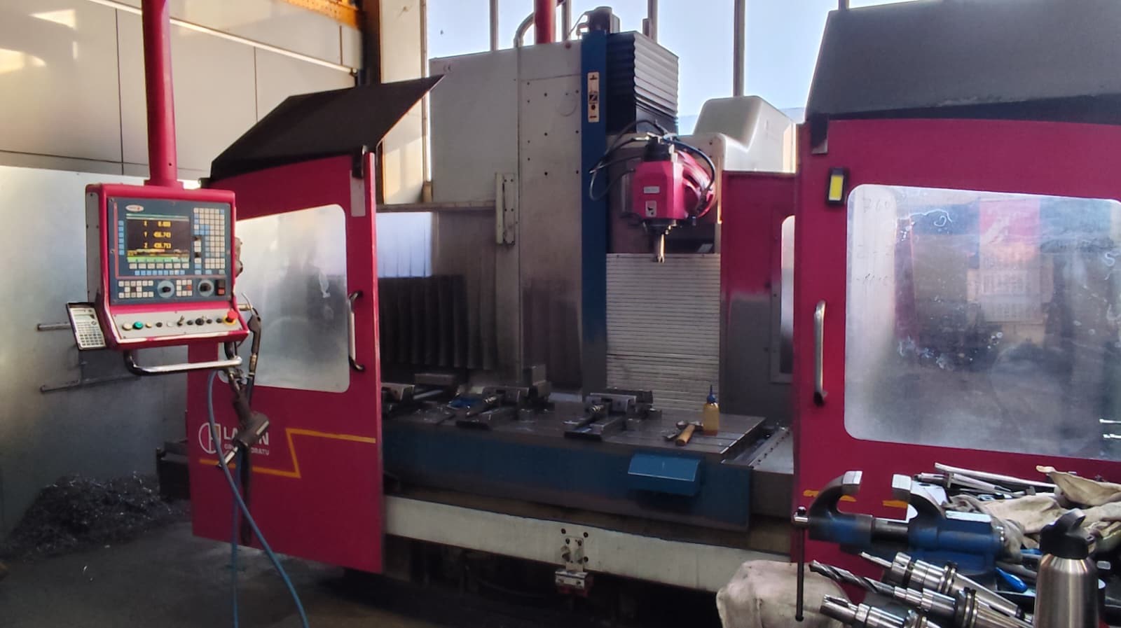 Fraiseuse à banc fixe CNC LAGUN GMB 18