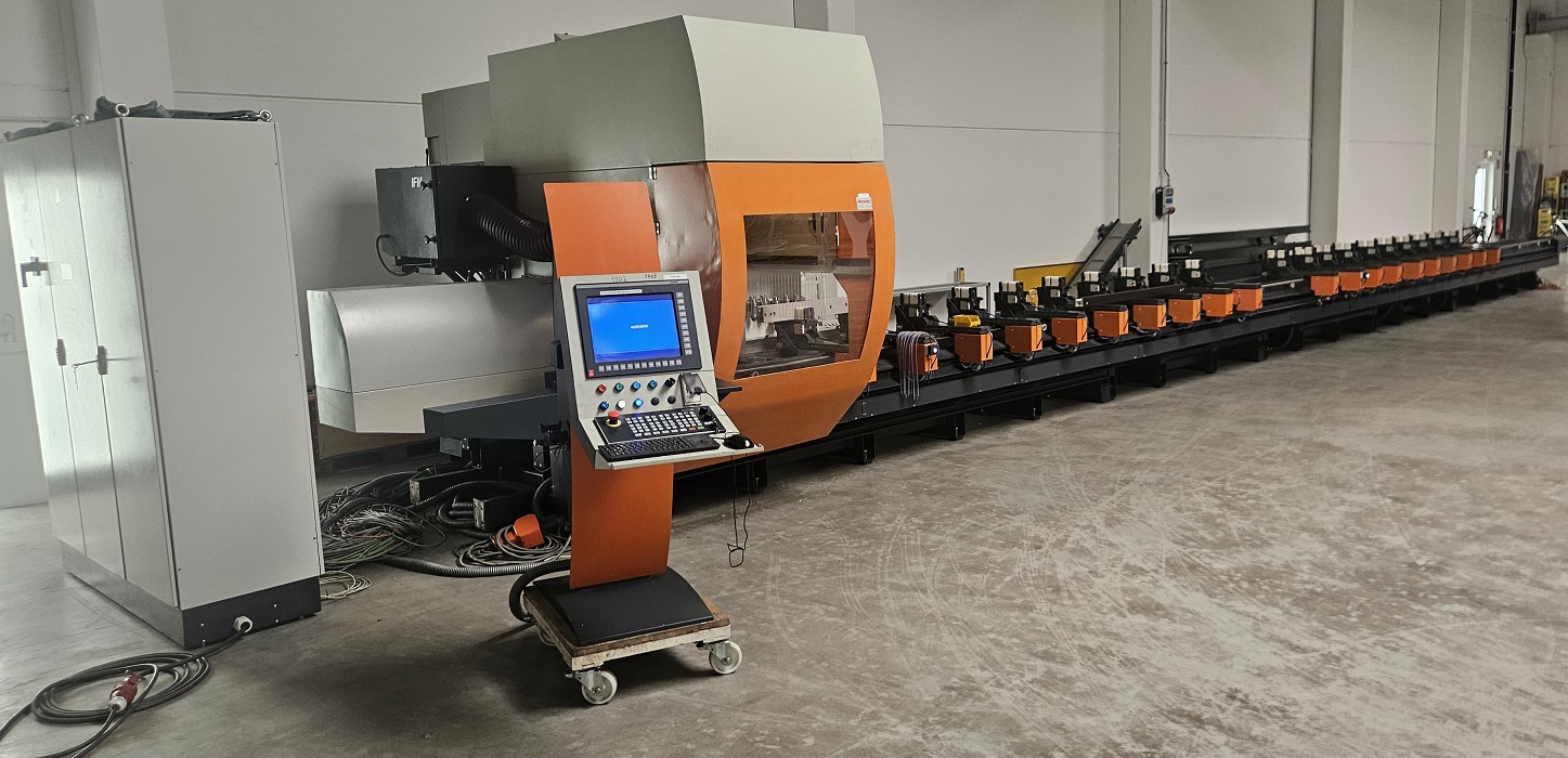 Centre d’usinage CNC bois pour portes et fenêtres Elumatec SBZ 151