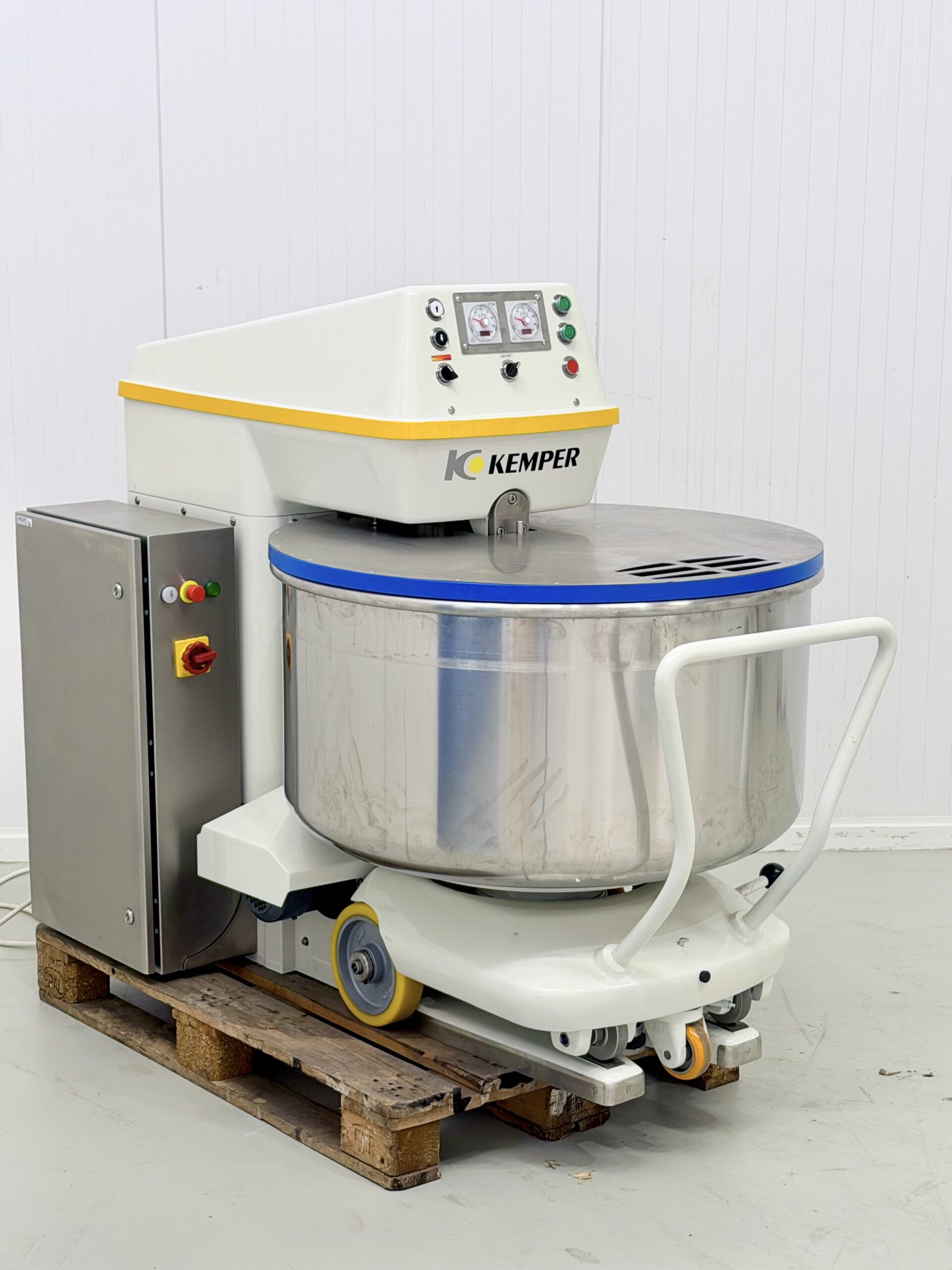 Pétrin à spirale Kemper ST125 avec 2 bols, capacité de 200 kg de pâte.