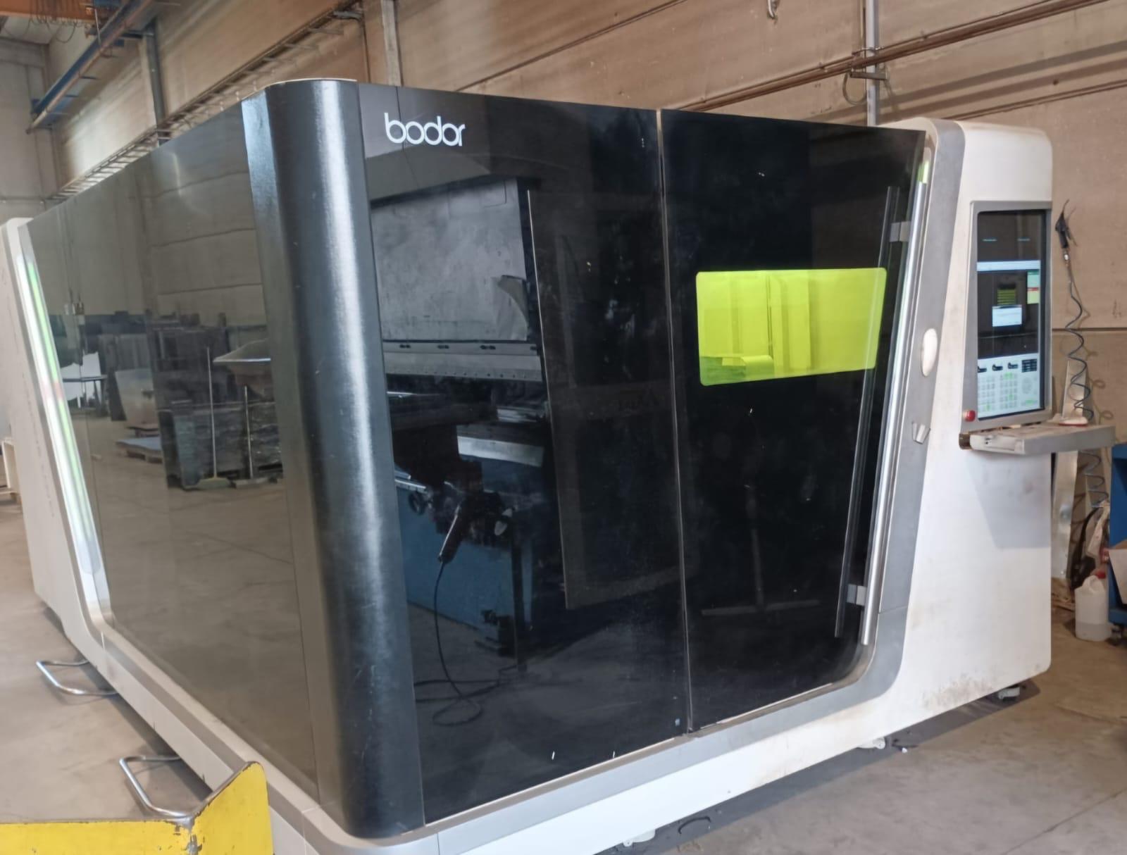 Machine de découpe laser BODOR P3015