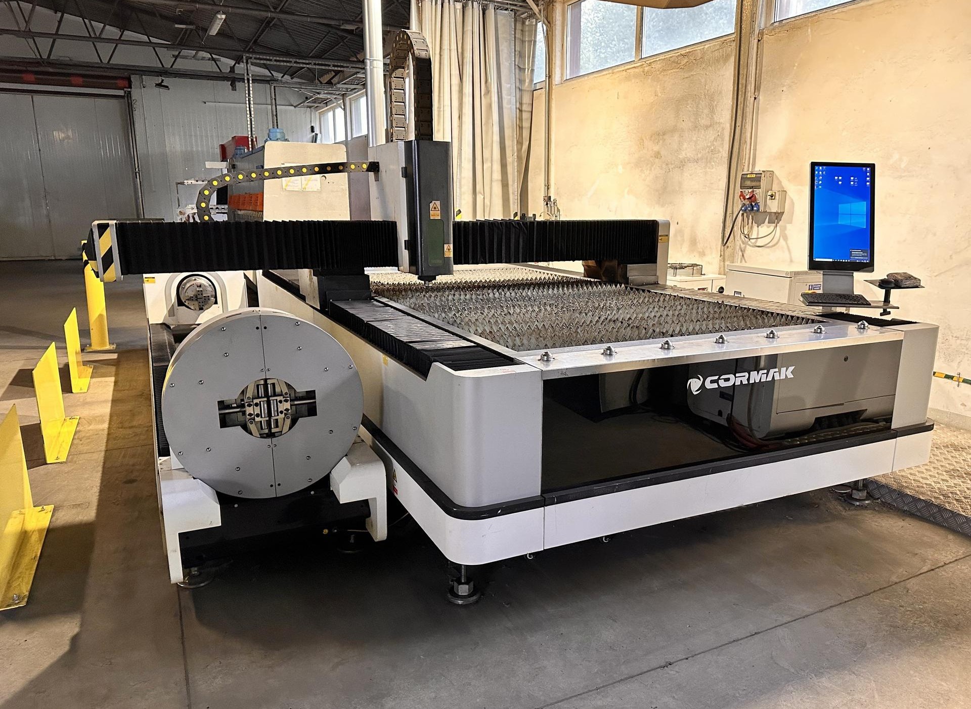 Machine de découpe laser CORMAK LF3015LNR