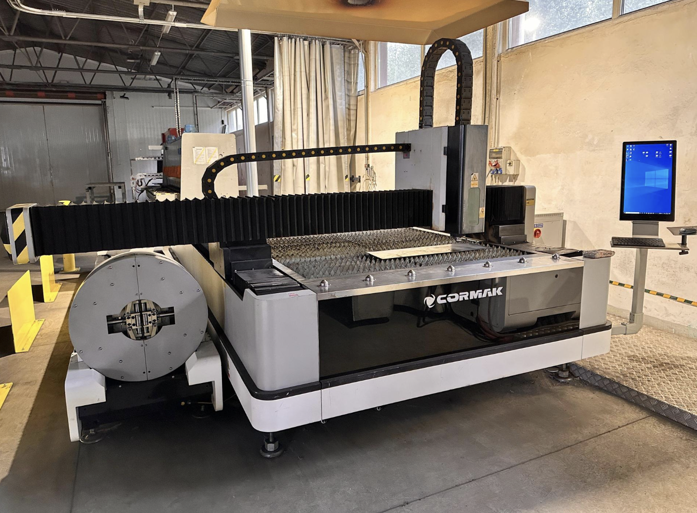 Machine de découpe laser CORMAK LF3015LNR Faible nombre d'heures