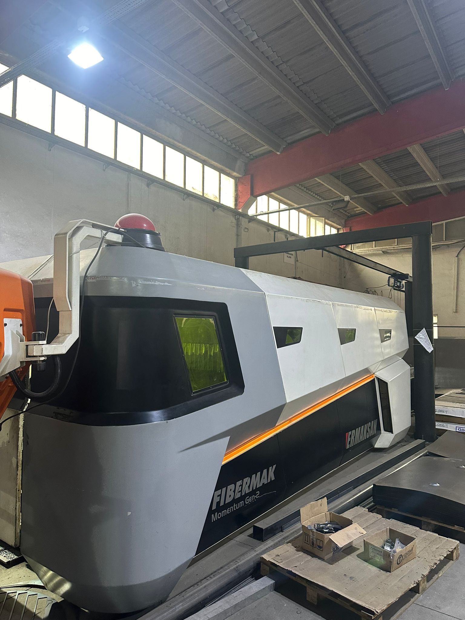 Machine de découpe laser Ermak Fibermak Momentum Gen-2