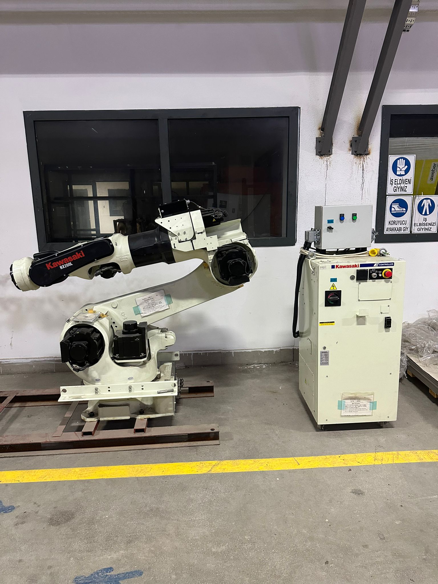 Robot industriel Kawasaki BX200L B